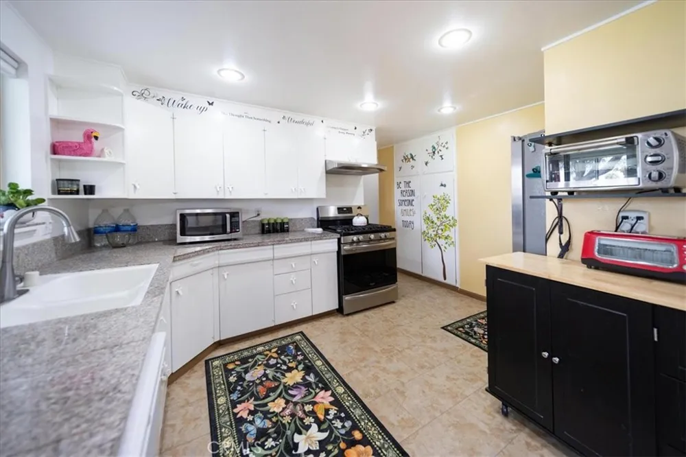 451 Olympia Hemet, CA 92543
