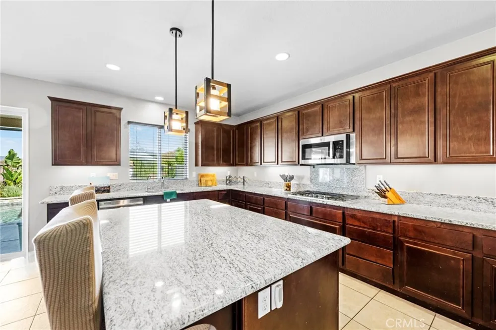 45936 Camino Rubi Temecula, CA 92592