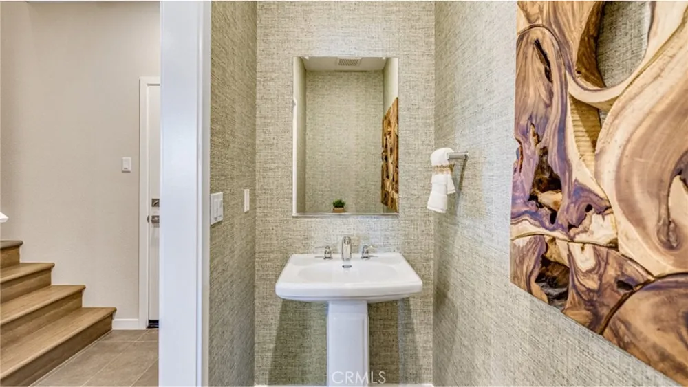 2882 E Bottas Priveado Ontario, CA 91762