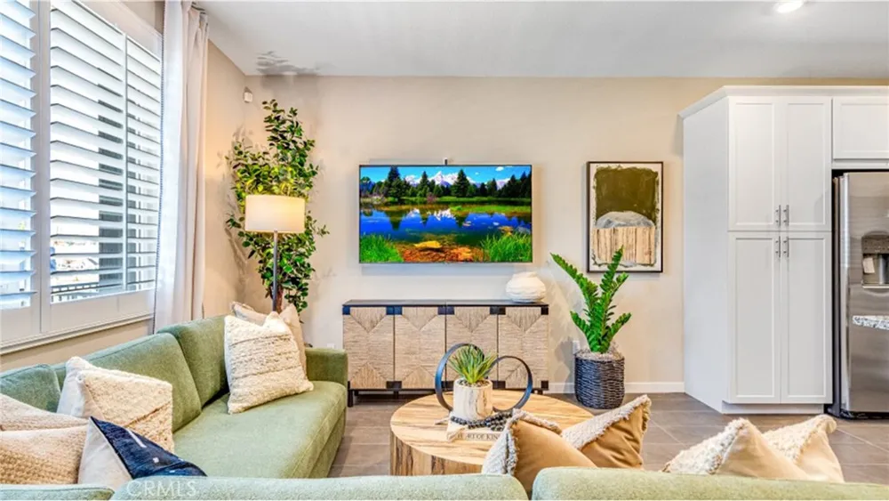 2882 E Bottas Priveado Ontario, CA 91762