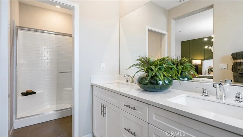 2882 E Bottas Priveado Ontario, CA 91762