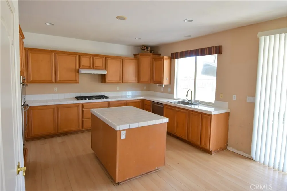 23281 Highland Oaks Court Wildomar, CA 92595