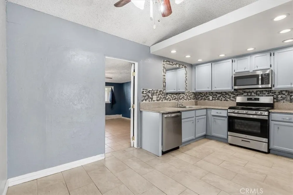 5311 Katrina Palmdale, CA 93552