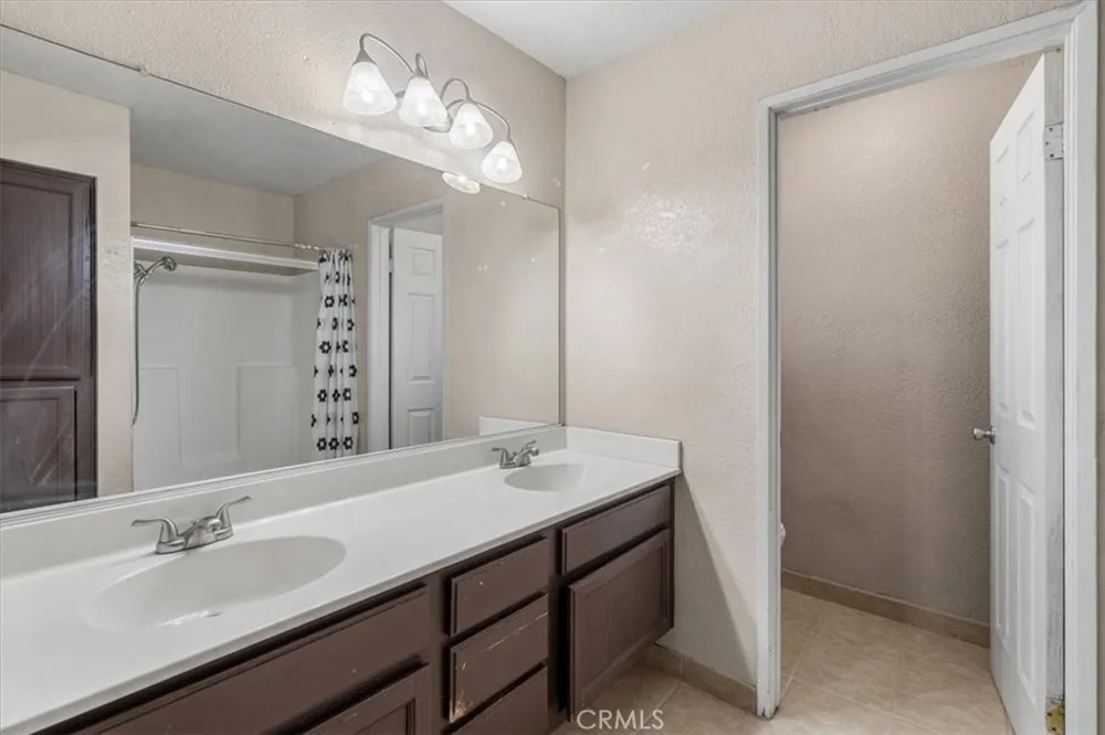 5311 Katrina Palmdale, CA 93552
