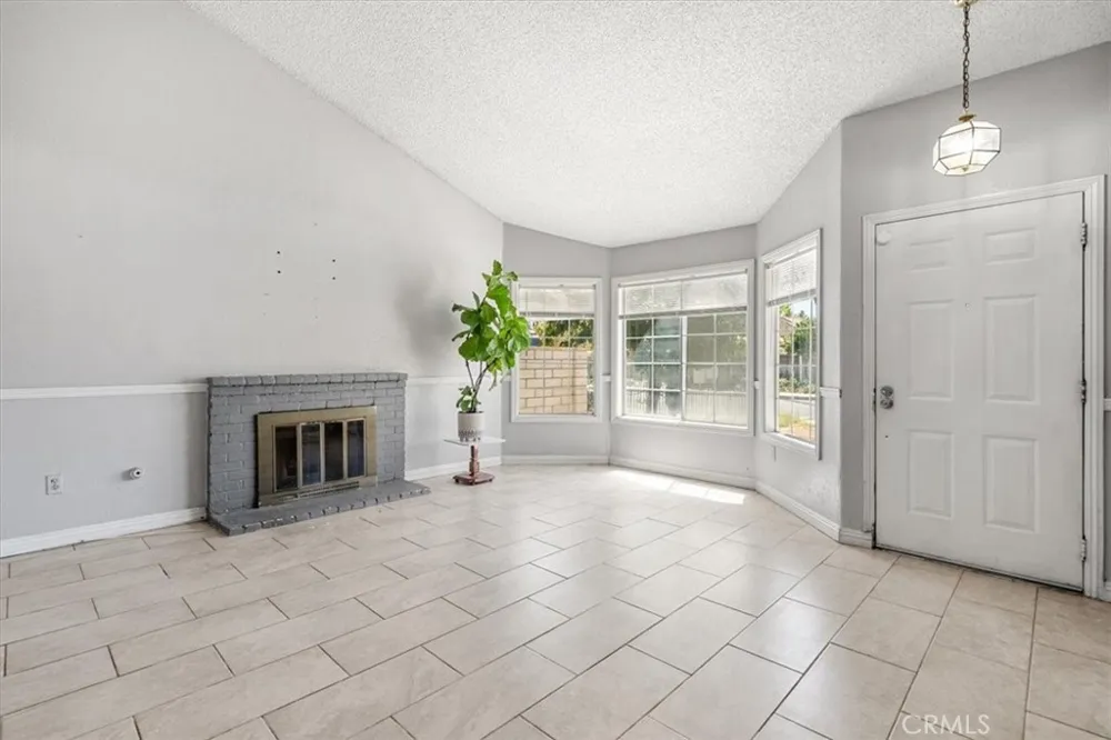 5311 Katrina Palmdale, CA 93552