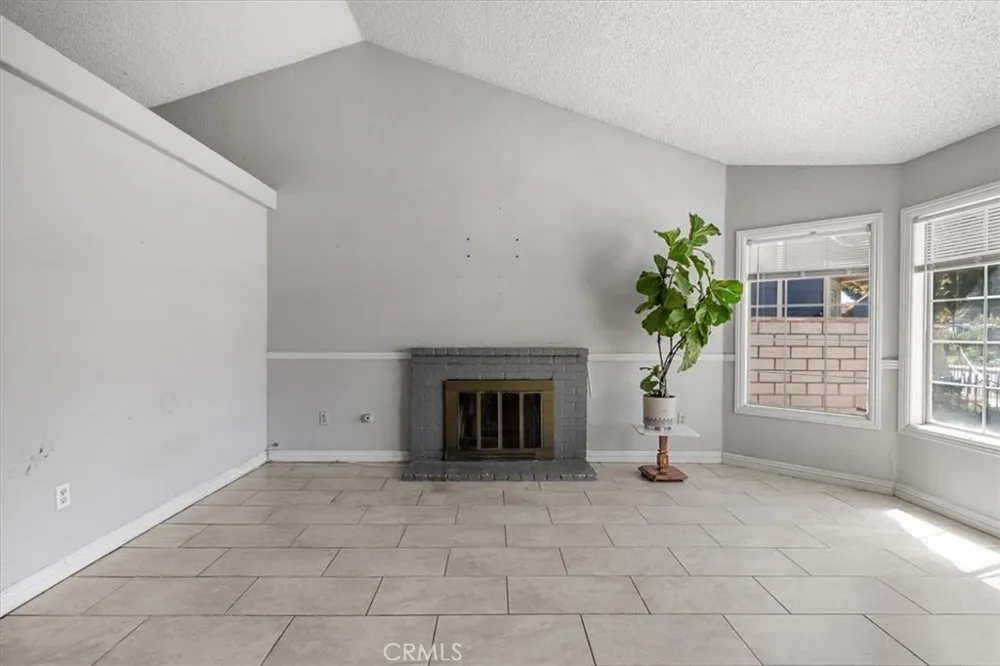 5311 Katrina Palmdale, CA 93552