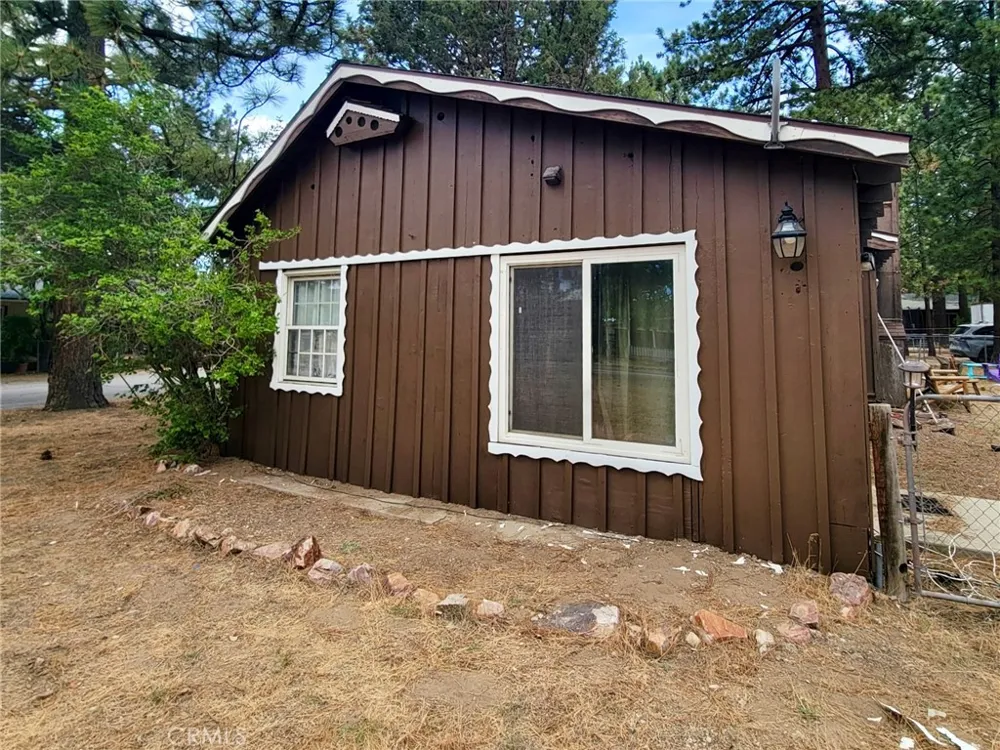 155 Coy Ln Big Bear City, CA 92314