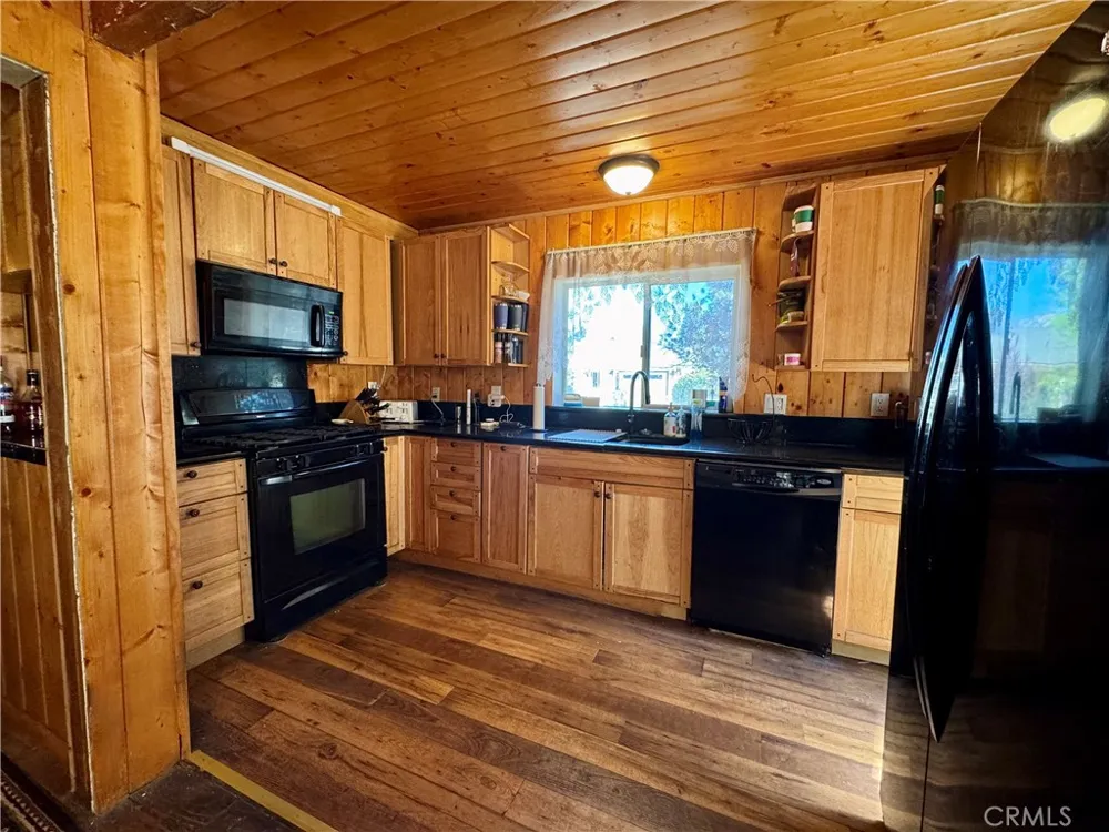 155 Coy Ln Big Bear City, CA 92314