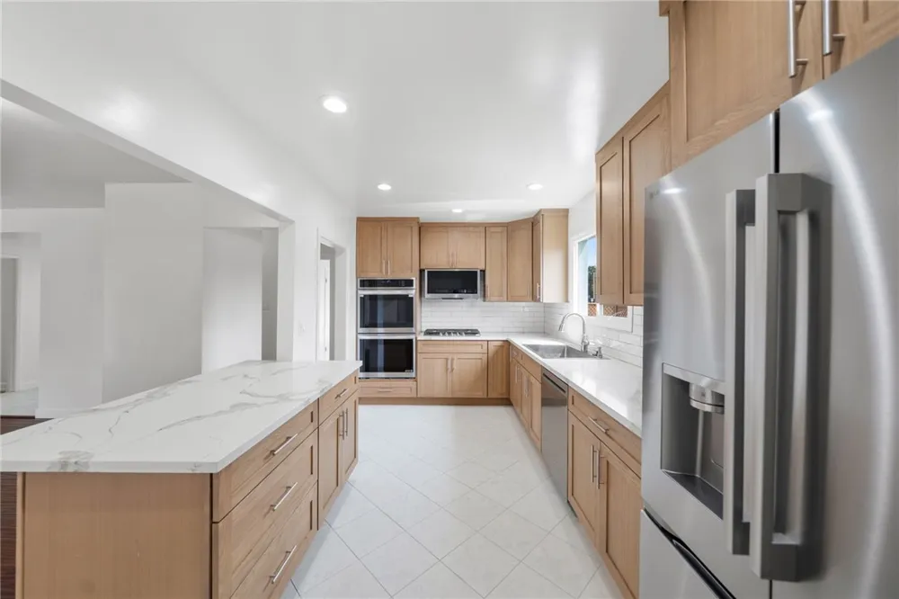 6848 E Los Santos Long Beach, CA 90815