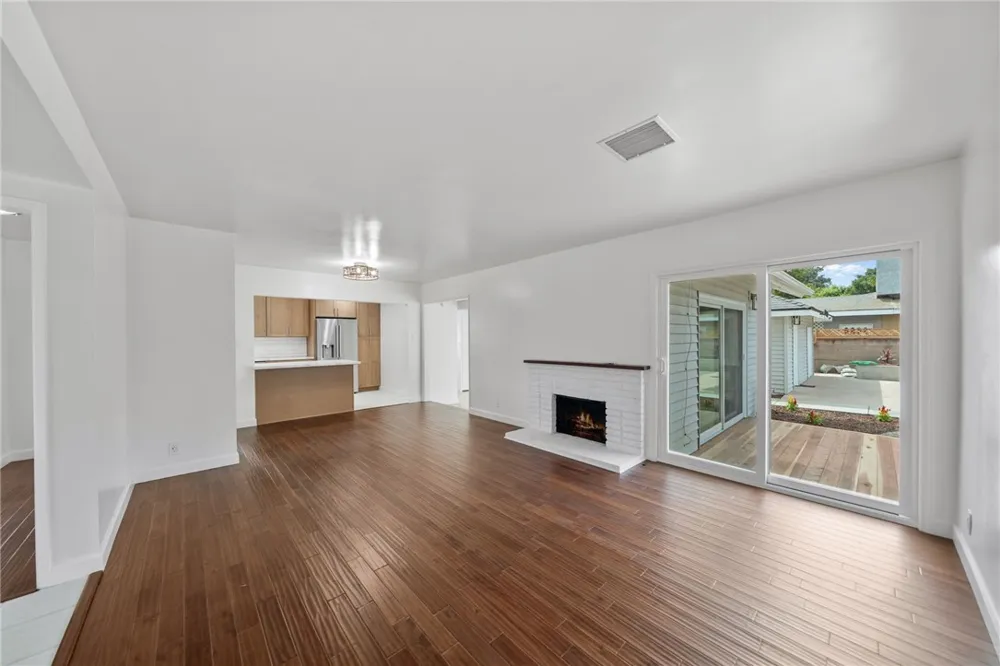 6848 E Los Santos Long Beach, CA 90815