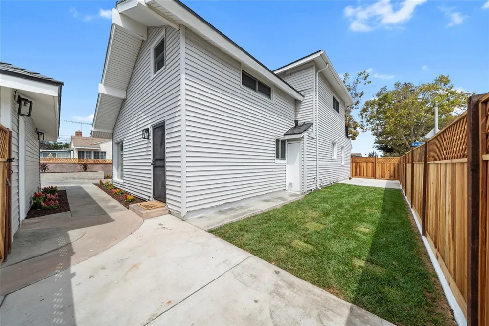 6848 E Los Santos Long Beach, CA 90815