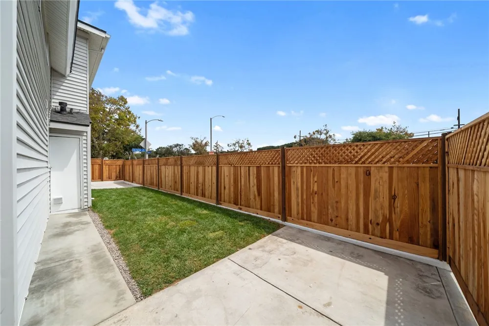 6848 E Los Santos Long Beach, CA 90815