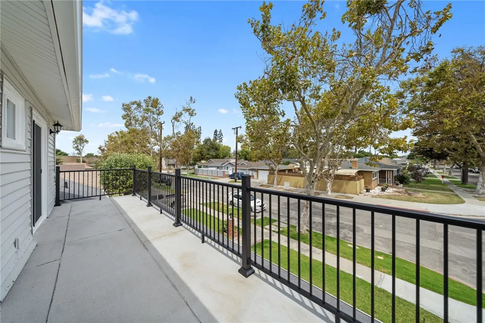 6848 E Los Santos Long Beach, CA 90815