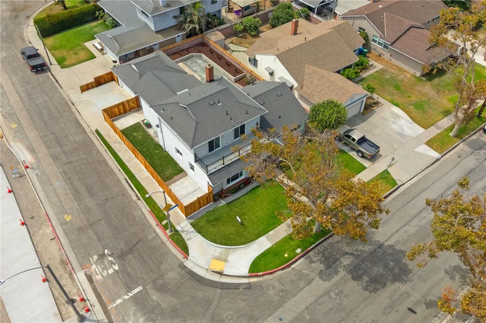 6848 E Los Santos Long Beach, CA 90815