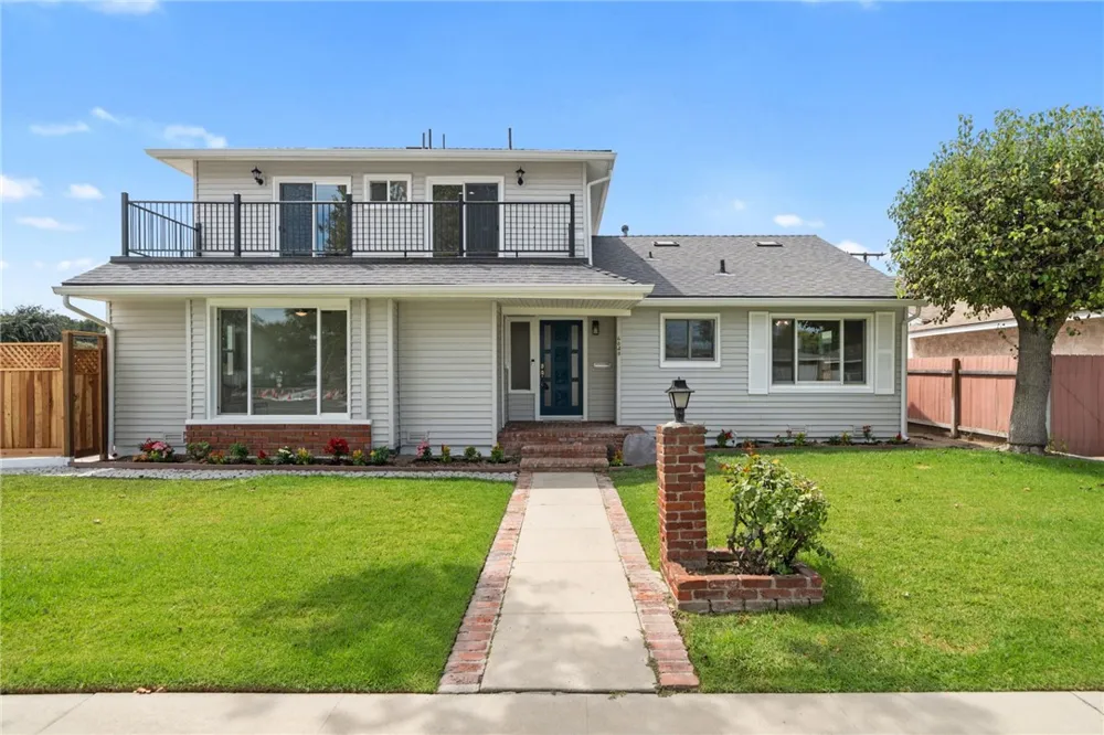 6848 E Los Santos Long Beach, CA 90815