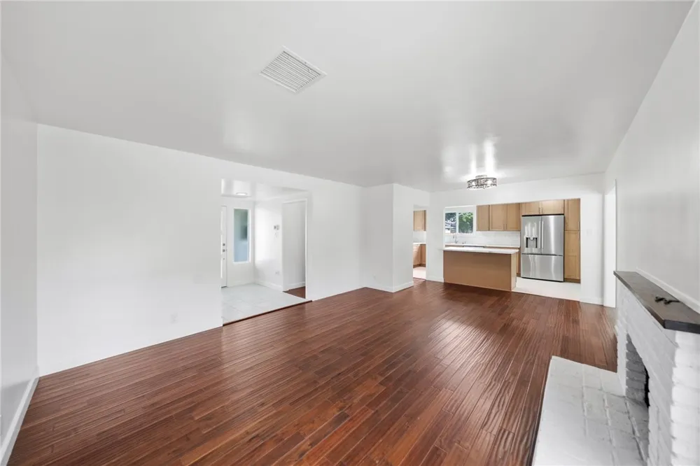 6848 E Los Santos Long Beach, CA 90815