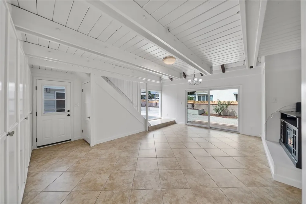 6848 E Los Santos Long Beach, CA 90815