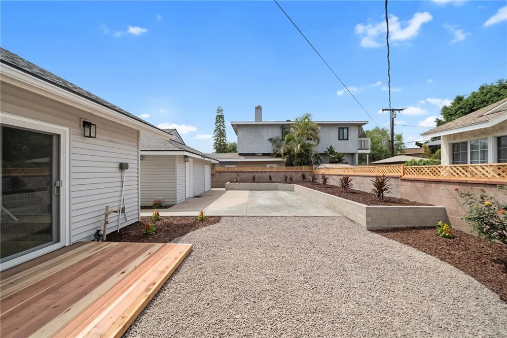 6848 E Los Santos Long Beach, CA 90815