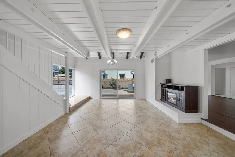 6848 E Los Santos Long Beach, CA 90815
