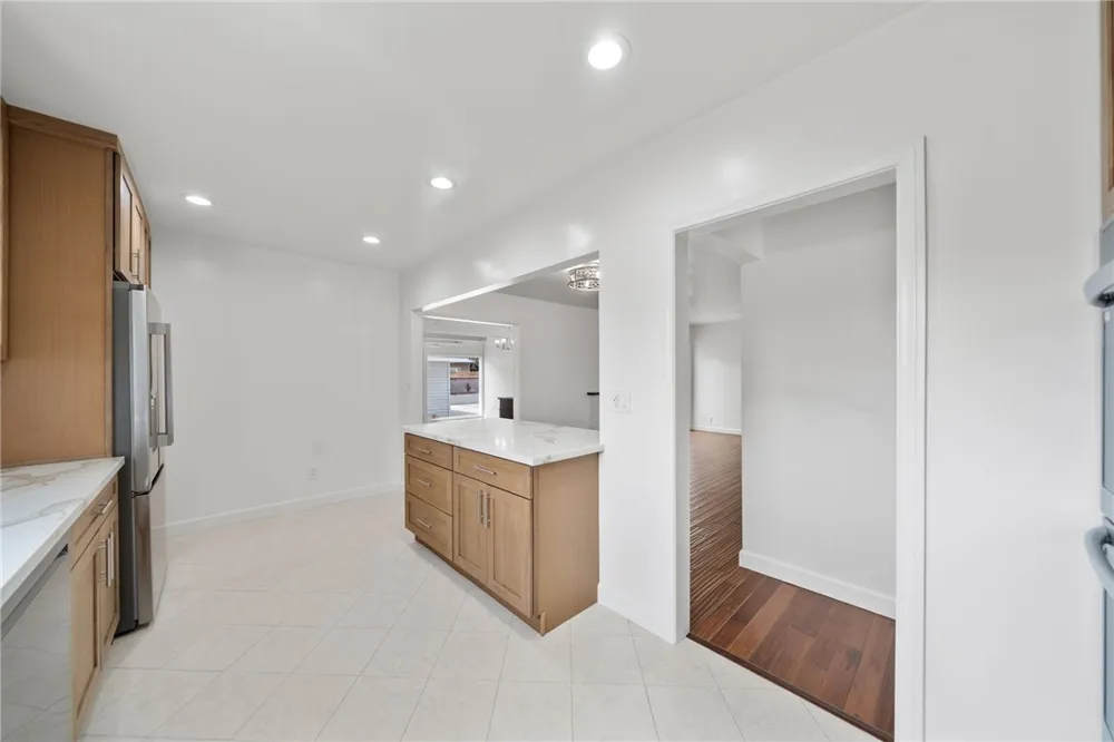 6848 E Los Santos Long Beach, CA 90815