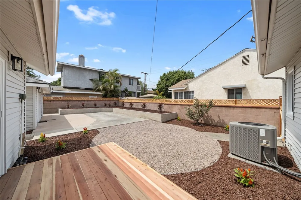 6848 E Los Santos Long Beach, CA 90815