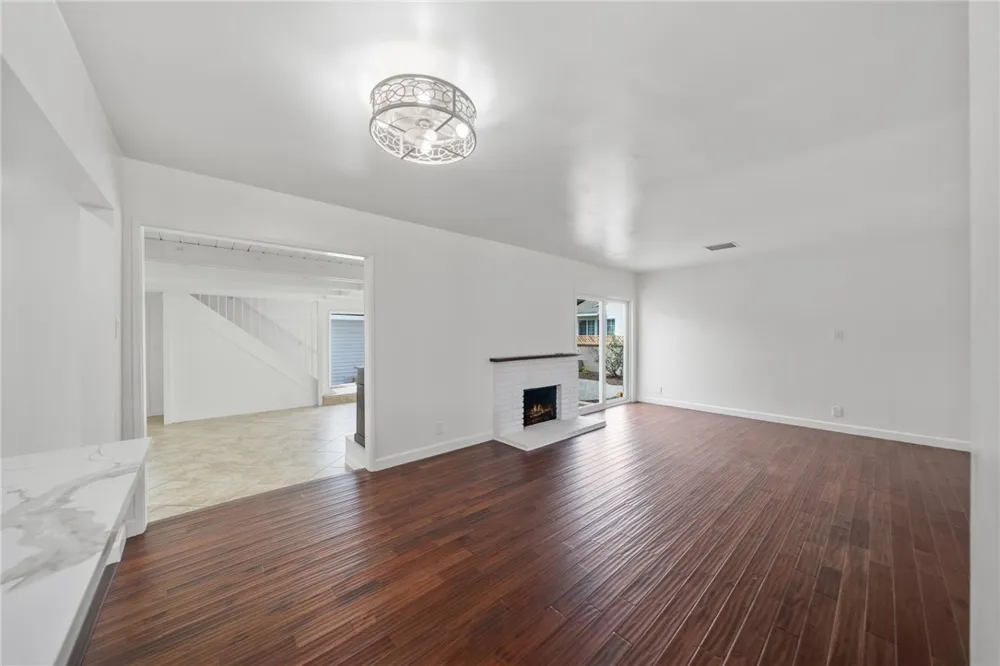6848 E Los Santos Long Beach, CA 90815