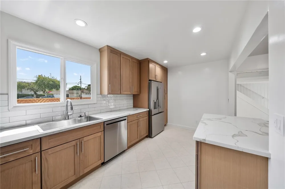 6848 E Los Santos Long Beach, CA 90815