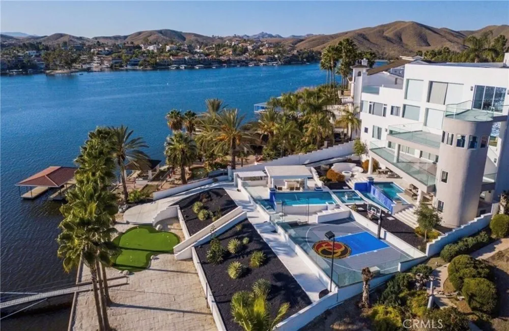 22250 San Joaquin Drive W Canyon Lake, CA 92587