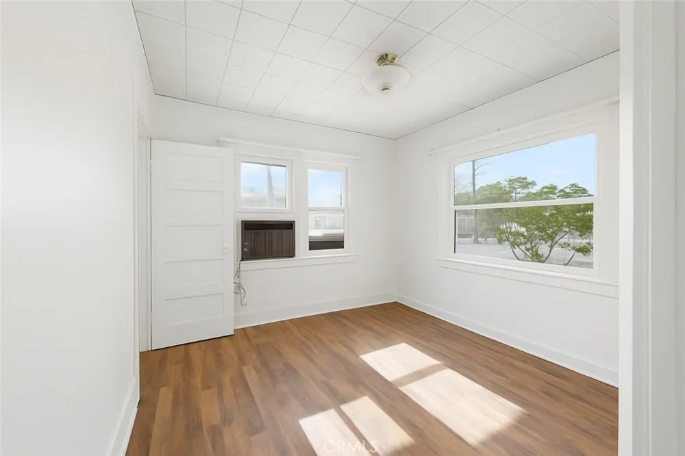 401 W Graham Lake Elsinore, CA 92530