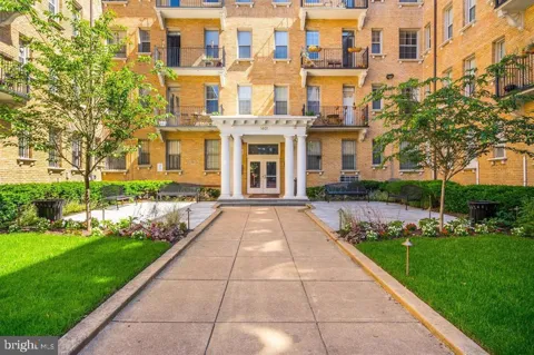 1401 COLUMBIA ROAD NW #215