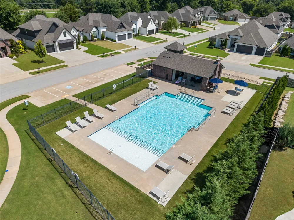 6614 S Willow Place Broken Arrow, OK 74011