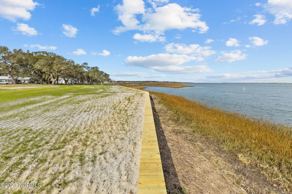 184 Lennoxville Point Road Beaufort, NC 28516