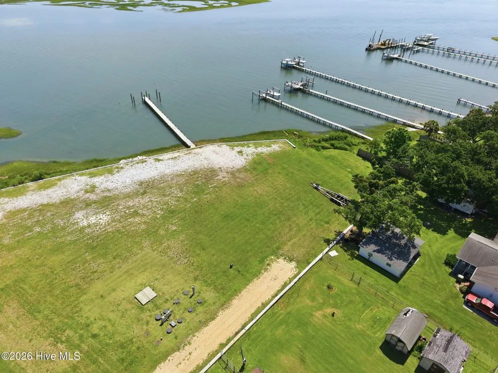 184 Lennoxville Point Road Beaufort, NC 28516