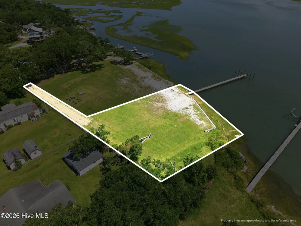 184 Lennoxville Point Road Beaufort, NC 28516