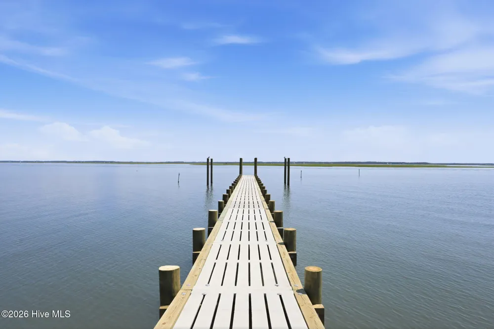 184 Lennoxville Point Road Beaufort, NC 28516