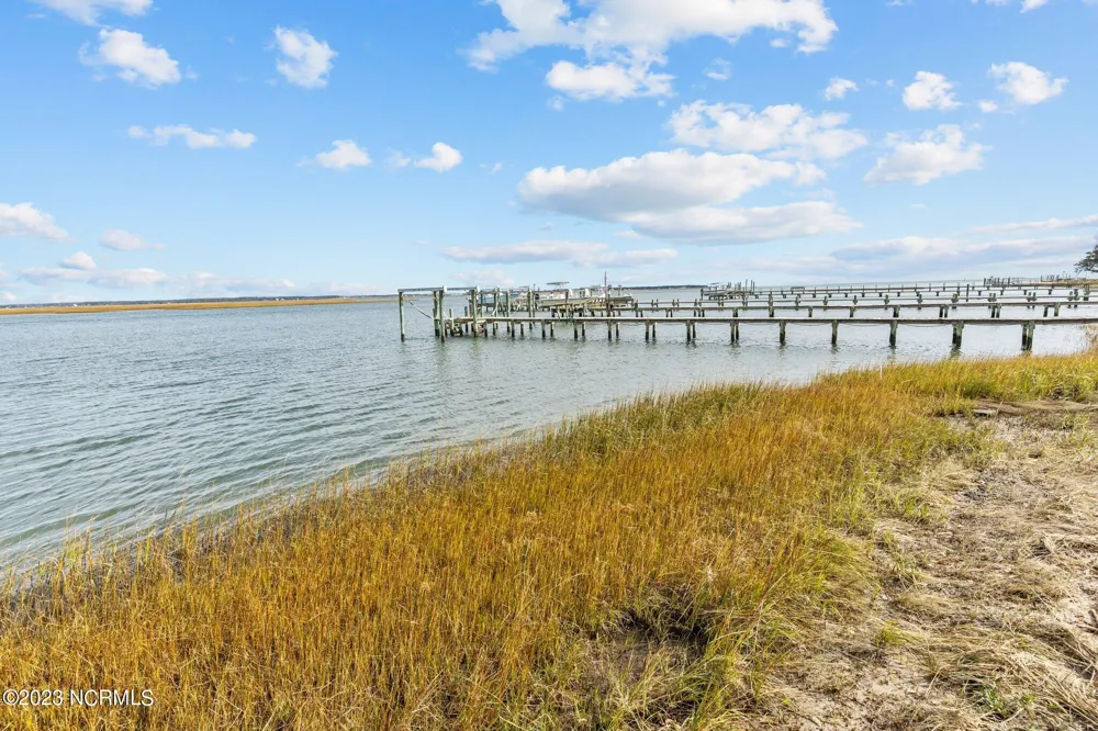 184 Lennoxville Point Road Beaufort, NC 28516