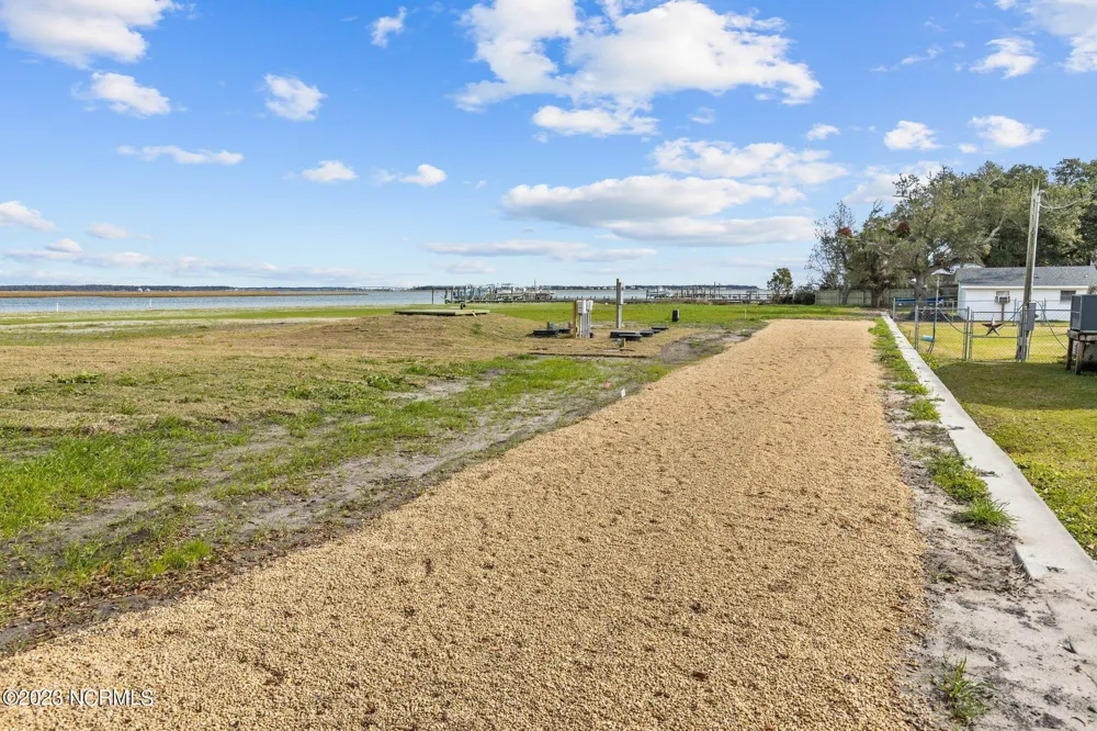 184 Lennoxville Point Road Beaufort, NC 28516