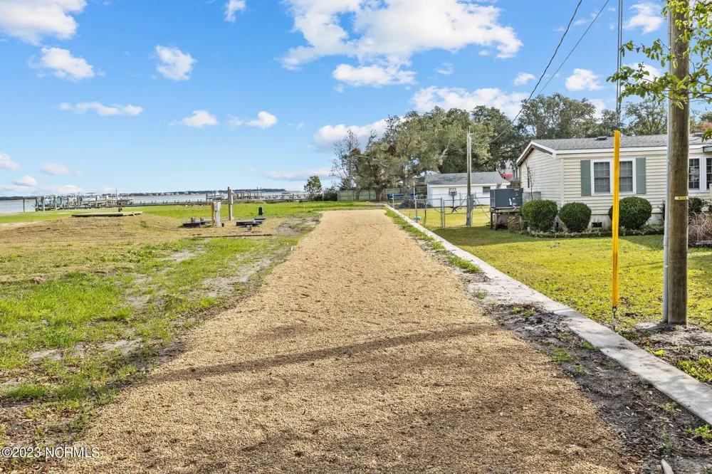 184 Lennoxville Point Road Beaufort, NC 28516