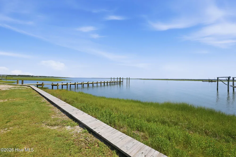 184 Lennoxville Point Road Beaufort, NC 28516