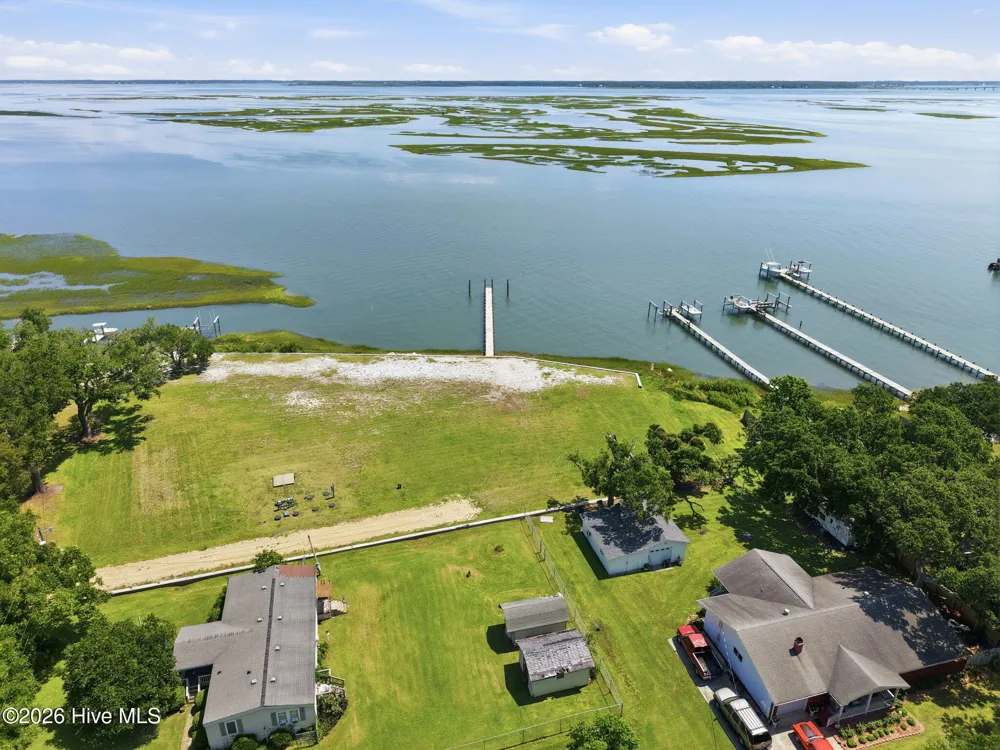 184 Lennoxville Point Road Beaufort, NC 28516