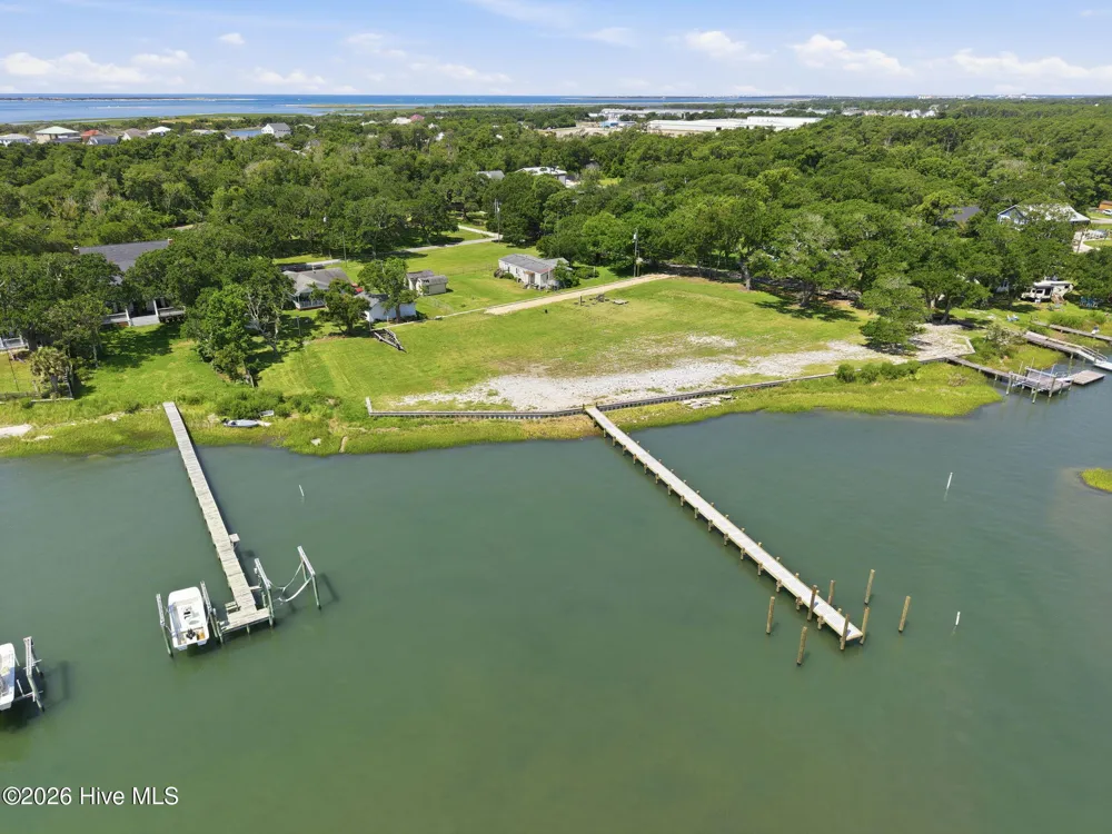 184 Lennoxville Point Road Beaufort, NC 28516