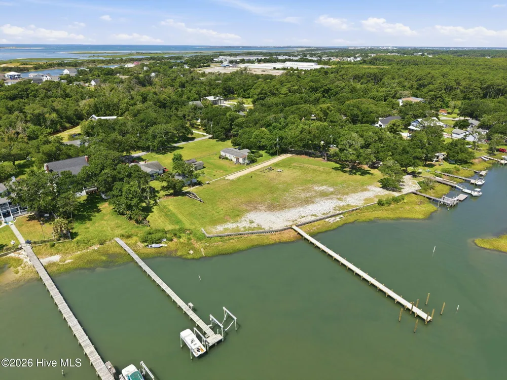184 Lennoxville Point Road Beaufort, NC 28516