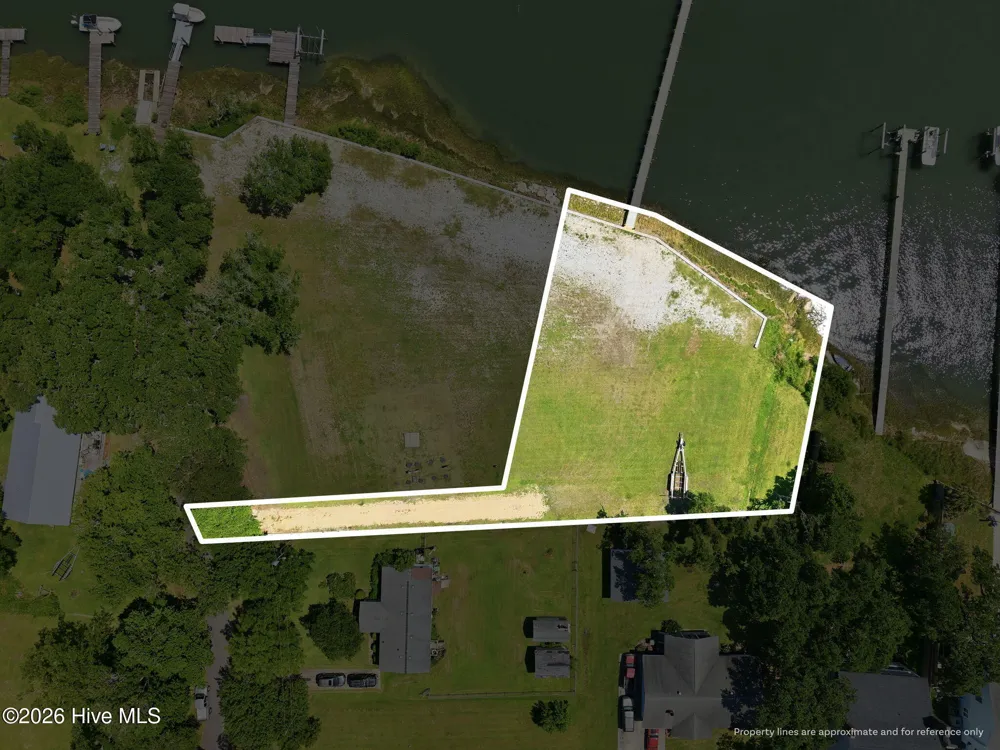 184 Lennoxville Point Road Beaufort, NC 28516