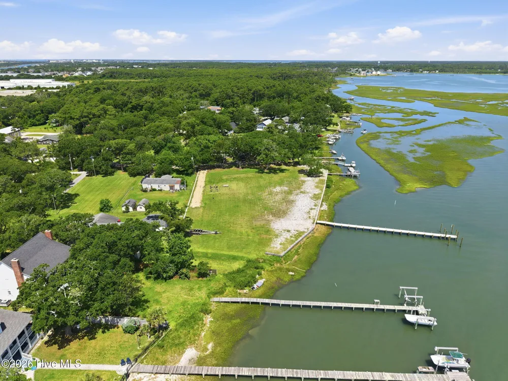 184 Lennoxville Point Road Beaufort, NC 28516