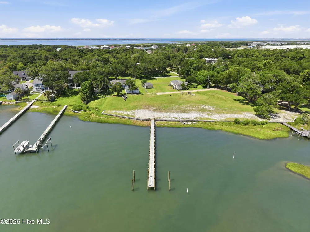 184 Lennoxville Point Road Beaufort, NC 28516