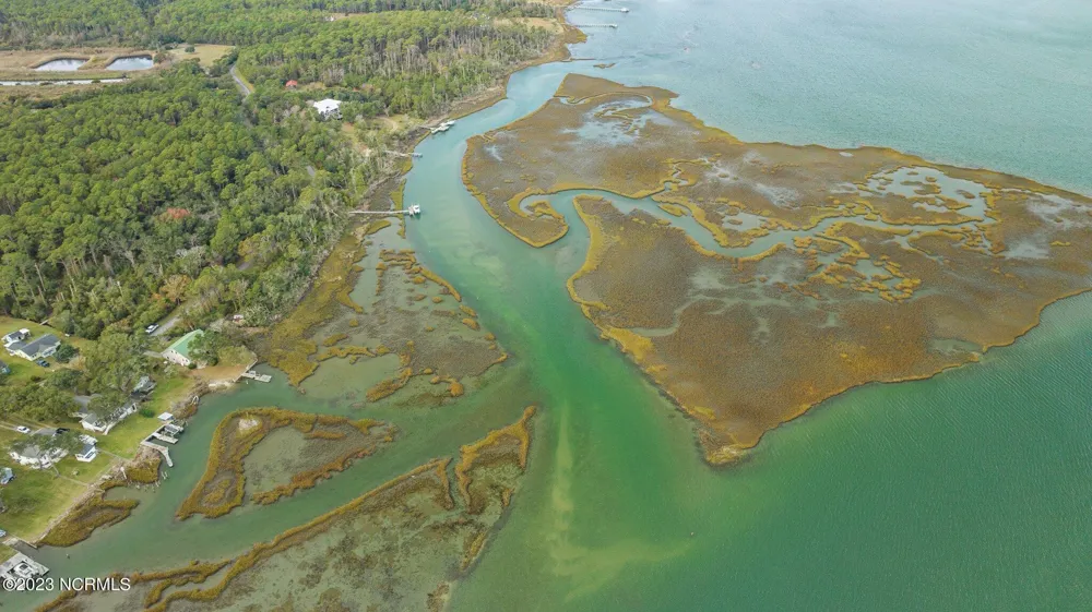 184 Lennoxville Point Road Beaufort, NC 28516