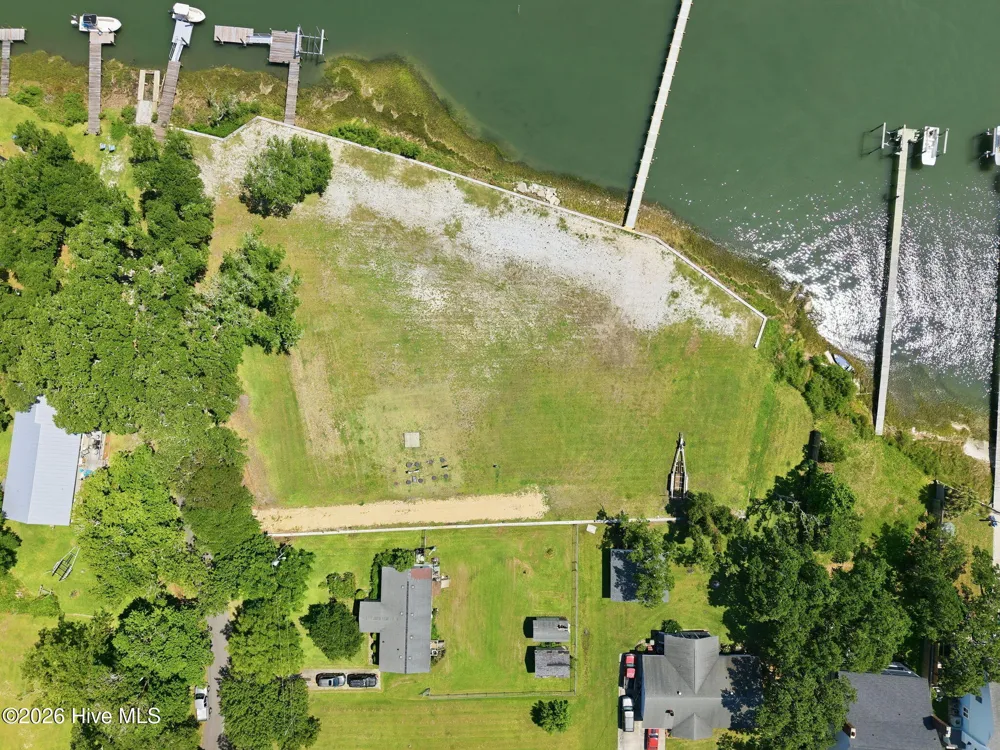 184 Lennoxville Point Road Beaufort, NC 28516