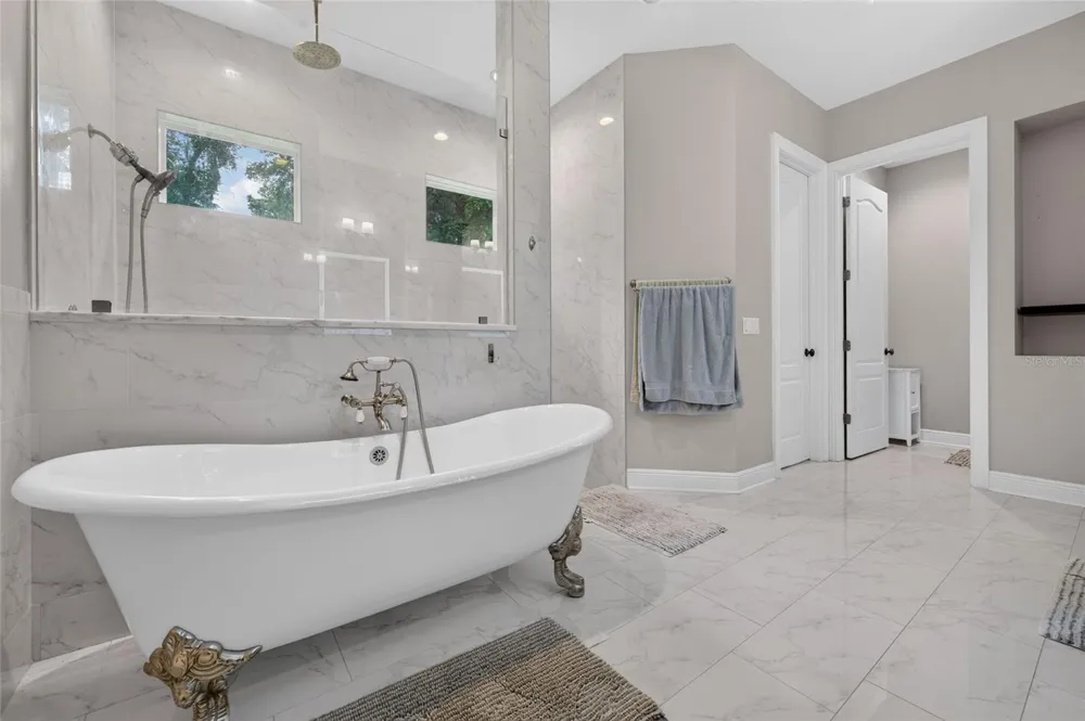 1515 RAMBLING OAKS LANE Deland, FL 32720