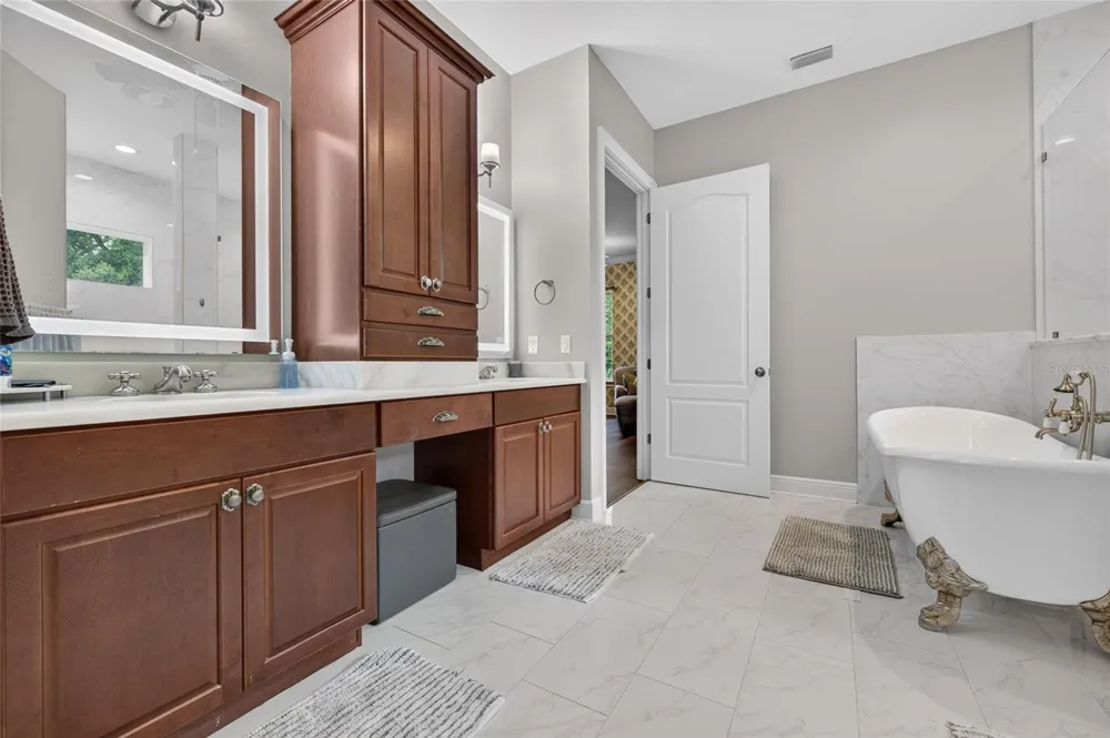 1515 RAMBLING OAKS LANE Deland, FL 32720