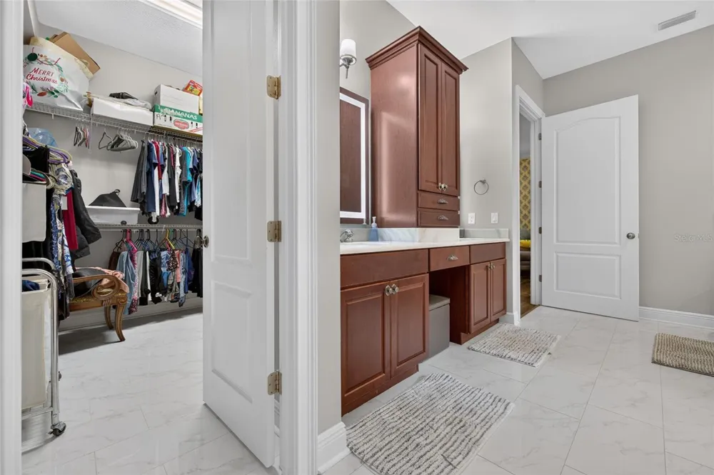 1515 RAMBLING OAKS LANE Deland, FL 32720